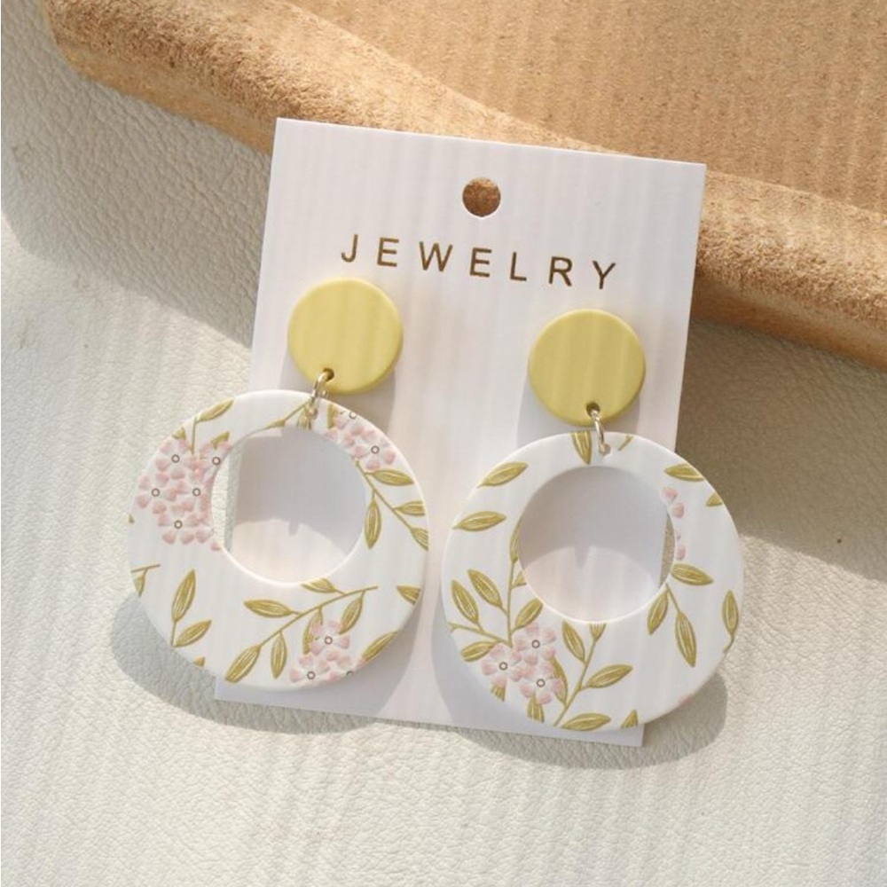 Floral White and Yellow Earrings hollow out circle